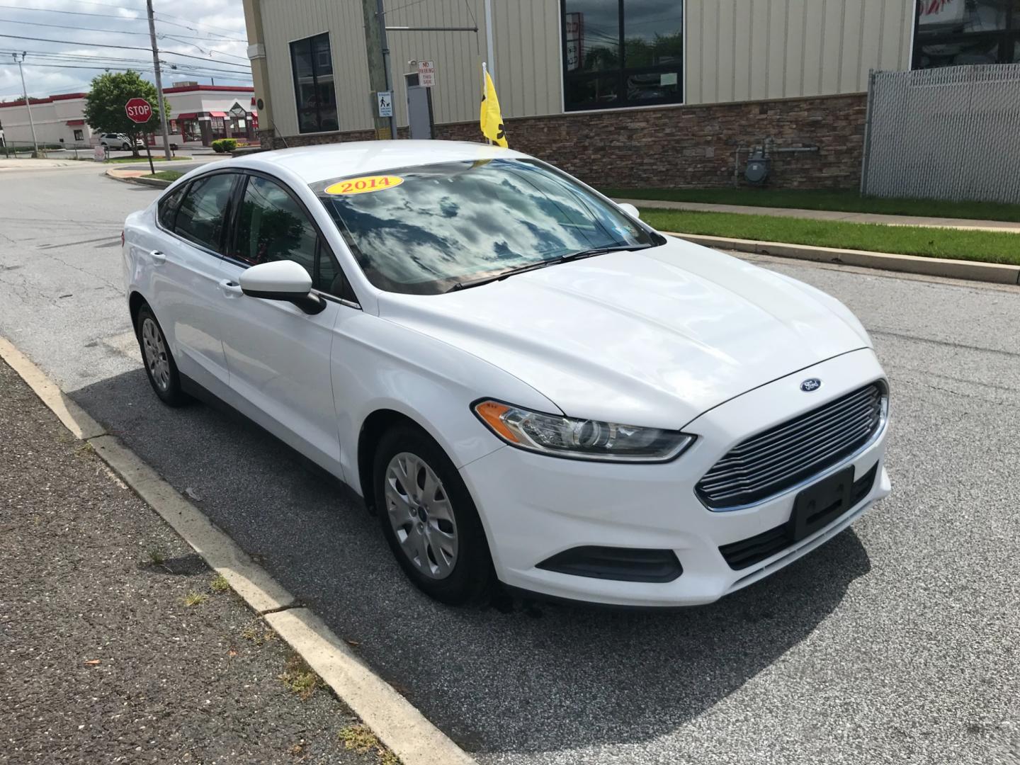 2014 White /Black Ford Fusion S (3FA6P0G74ER) with an 2.5 V4 engine, Automatic transmission, located at 577 Chester Pike, Prospect Park, PA, 19076, (610) 237-1015, 39.886154, -75.302338 - Photo#3